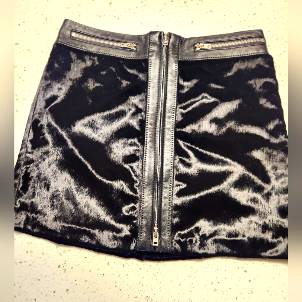 Black leather faux-fur skirt